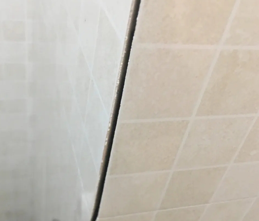 柯桥瓷砖空鼓维修公司分享阳台瓷砖脱落的修复过程可以分为以下几个步骤
